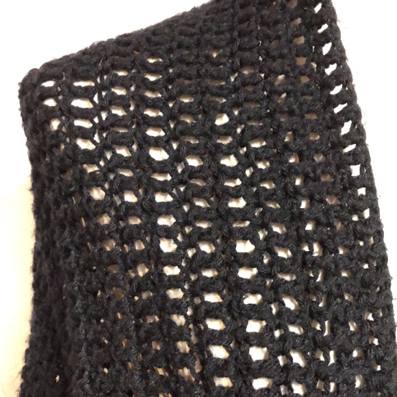 VINTAGE Crocheted Shawl - Picture 5 of 7